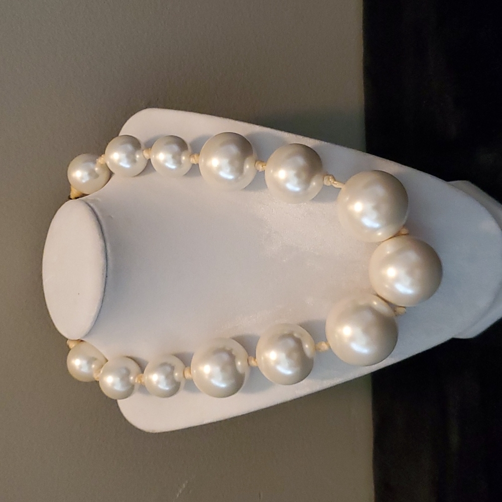Very Rare Pono large 16 inch Graduated Pearl Necklace